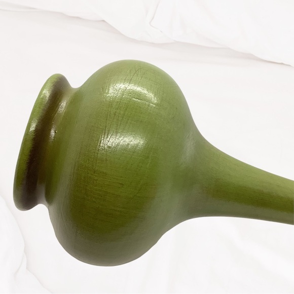 Vintage Mid Century Modern Avocado Green Royal Haeger Vase - Picture 4 of 8